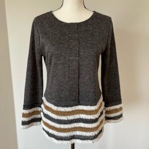 Trisha Tyler size medium top with adorable sleeve and hem details EUC